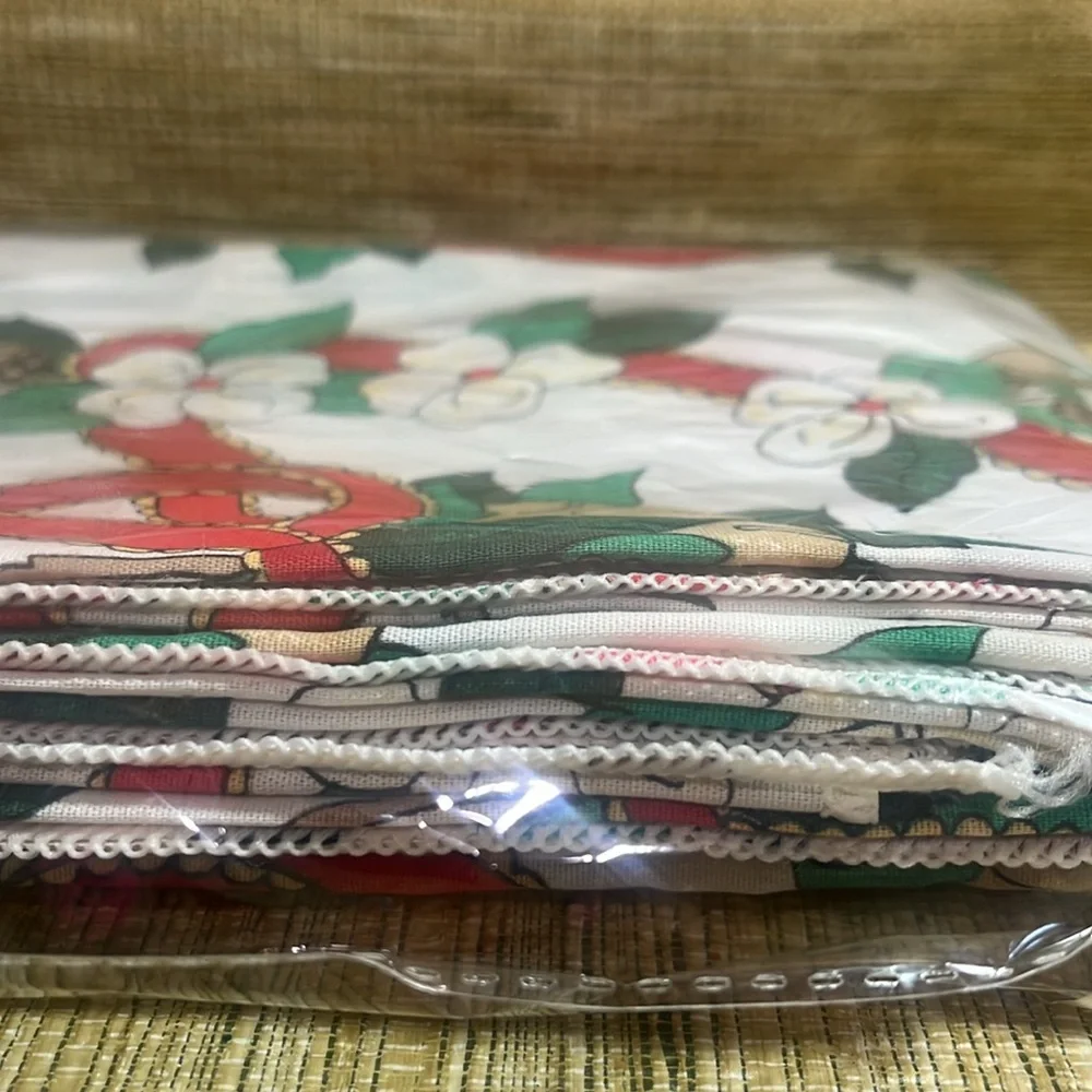 Vintage Christmas Tablecloth 84” Rectangle Flowers,Acorn and Bows